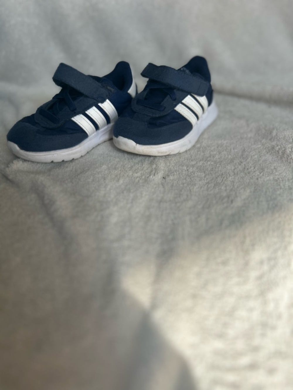 Toddler 7k Adidas Navy and White Kids Velcro Sneakers